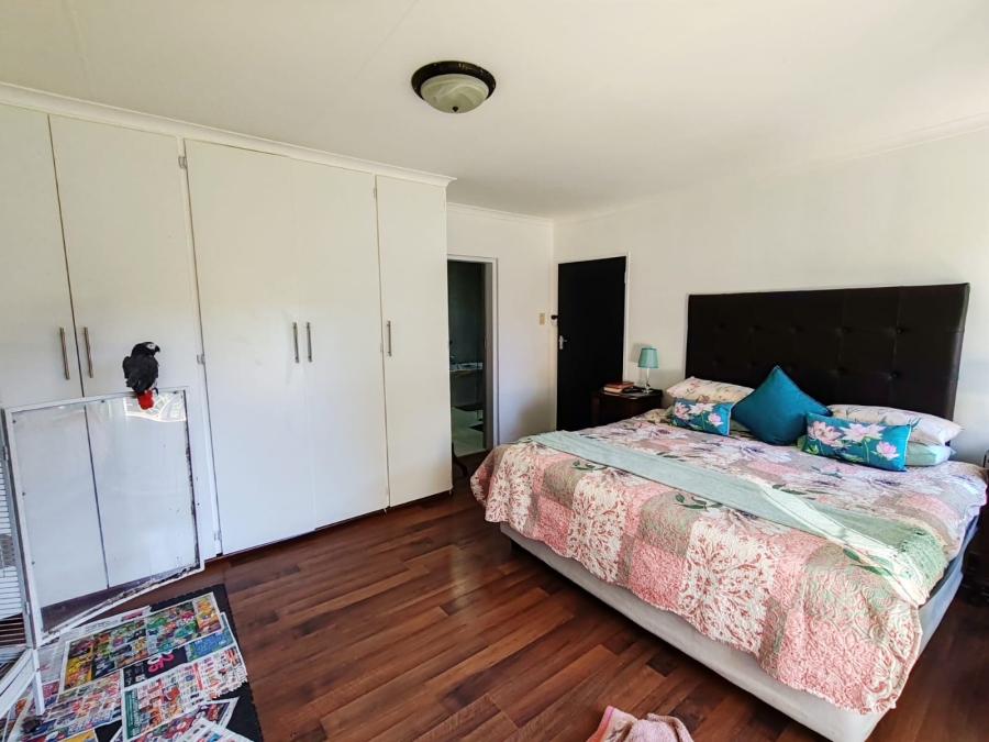 5 Bedroom Property for Sale in Grimbeeck Park North West